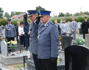 Uroczysta zbiórka z okazji powicenia nagrobka tragicznie zmarego policjanta Policji Pastwowej post. Jana Stachelskiego