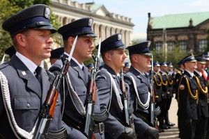Wielkopolscy policjanci podczas obchodów 100. rocznicy powstania Policji Pastwowej - uroczysty apel na Placu Wolnoci