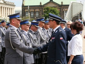 Wielkopolscy policjanci podczas obchodów 100. rocznicy powstania Policji Pastwowej - uroczysty apel na Placu Wolnoci w Poznaniu