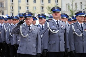 Wielkopolscy policjanci podczas obchodów 100. rocznicy powstania Policji Pastwowej - uroczysty apel na Placu Wolnoci w Poznaniu
