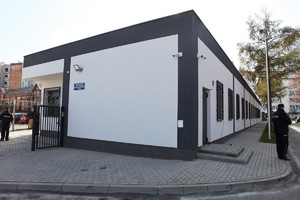 Otwarcie Policyjnej Izby Dziecka w Poznaniu - nowy budynek na zewnątrz i wewnątrz