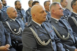 Policjanci z Oddziału Prewencji Policji w Poznaniu podczas uroczystej zbiórki