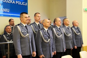 Uroczystość ślubowania nowych policjantów - na zdjęciu kadra dowódcza Wielkopolskiej Policji, Wojewoda Wielkopolski i kadeci oraz ich bliscy
