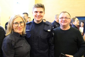 Uroczystość ślubowania nowych policjantów - na zdjęciu kadra dowódcza Wielkopolskiej Policji, Wojewoda Wielkopolski i kadeci oraz ich bliscy