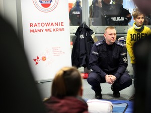 Rozmowy i warsztaty policjantów z dziećmi i młodzieżą podczas akcji bezpieczne ferie 2020