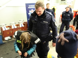 Rozmowy i warsztaty policjantów z dziećmi i młodzieżą podczas akcji bezpieczne ferie 2020