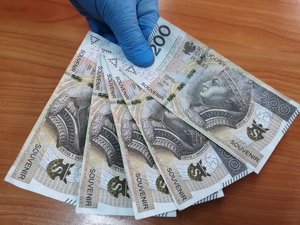 fałszywe banknoty
