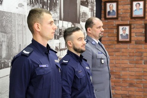 Policjanci z poznańskiej grupy „Speed”, którzy zatrzymali pirata drogowego wraz z Komendantem Miejskim Policji w Poznaniu insp. Robertem Kasprzykiem